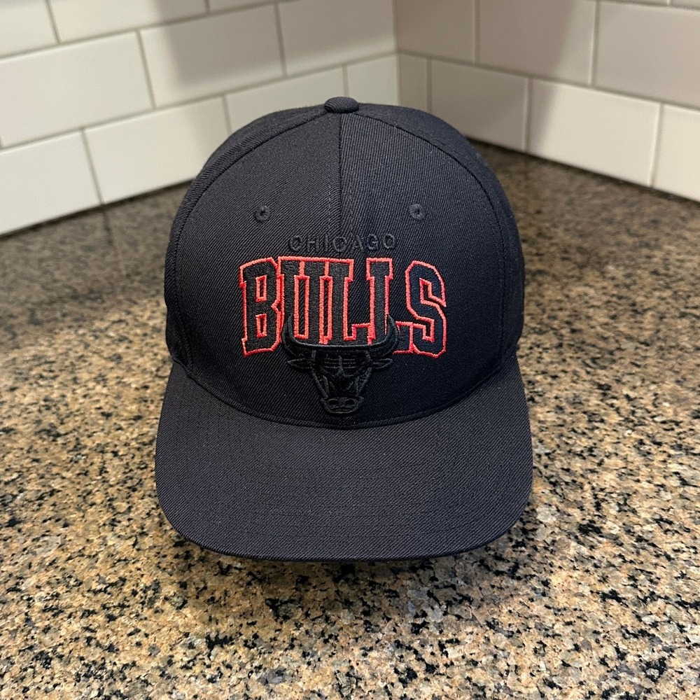 Chicago Bulls Hat Mitchell & Ness Snapback Men's Adjustable Black Red Hardwood